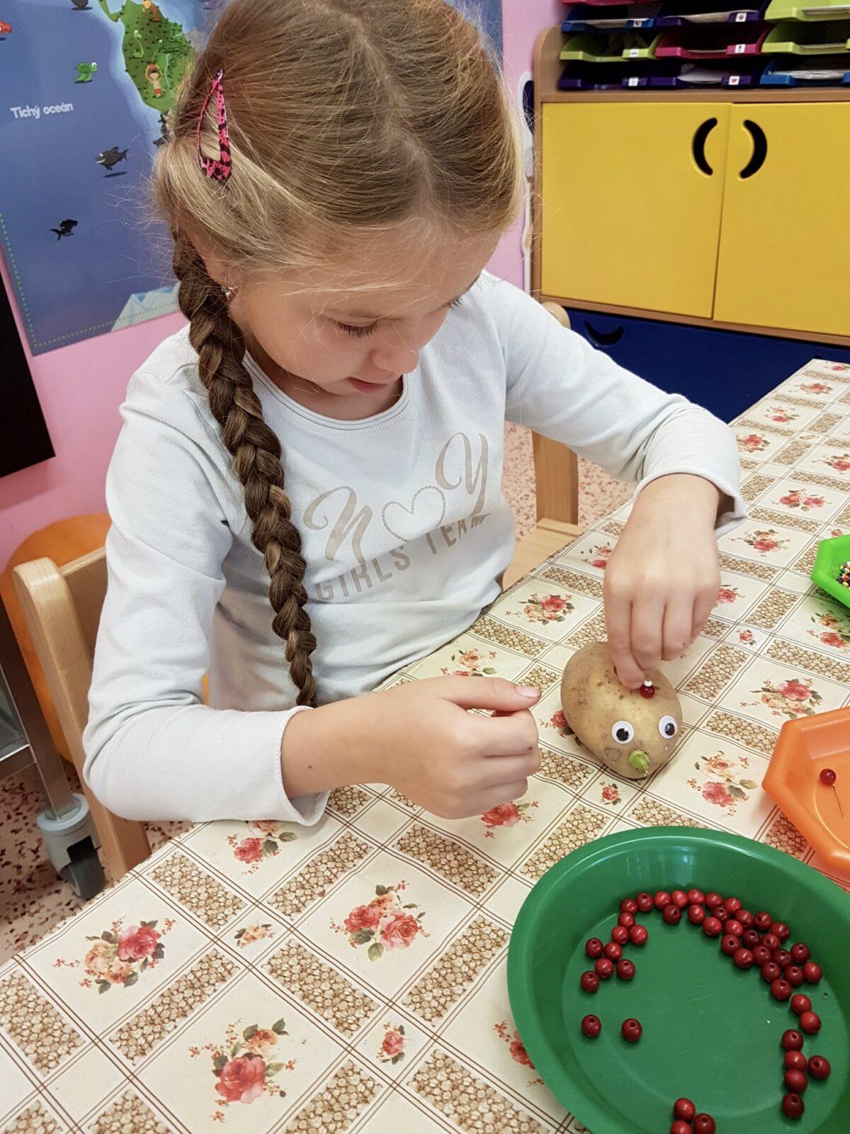 SOVIČKY: ,,LISTÍ ŽLOUTNE, POLETUJE" - 1