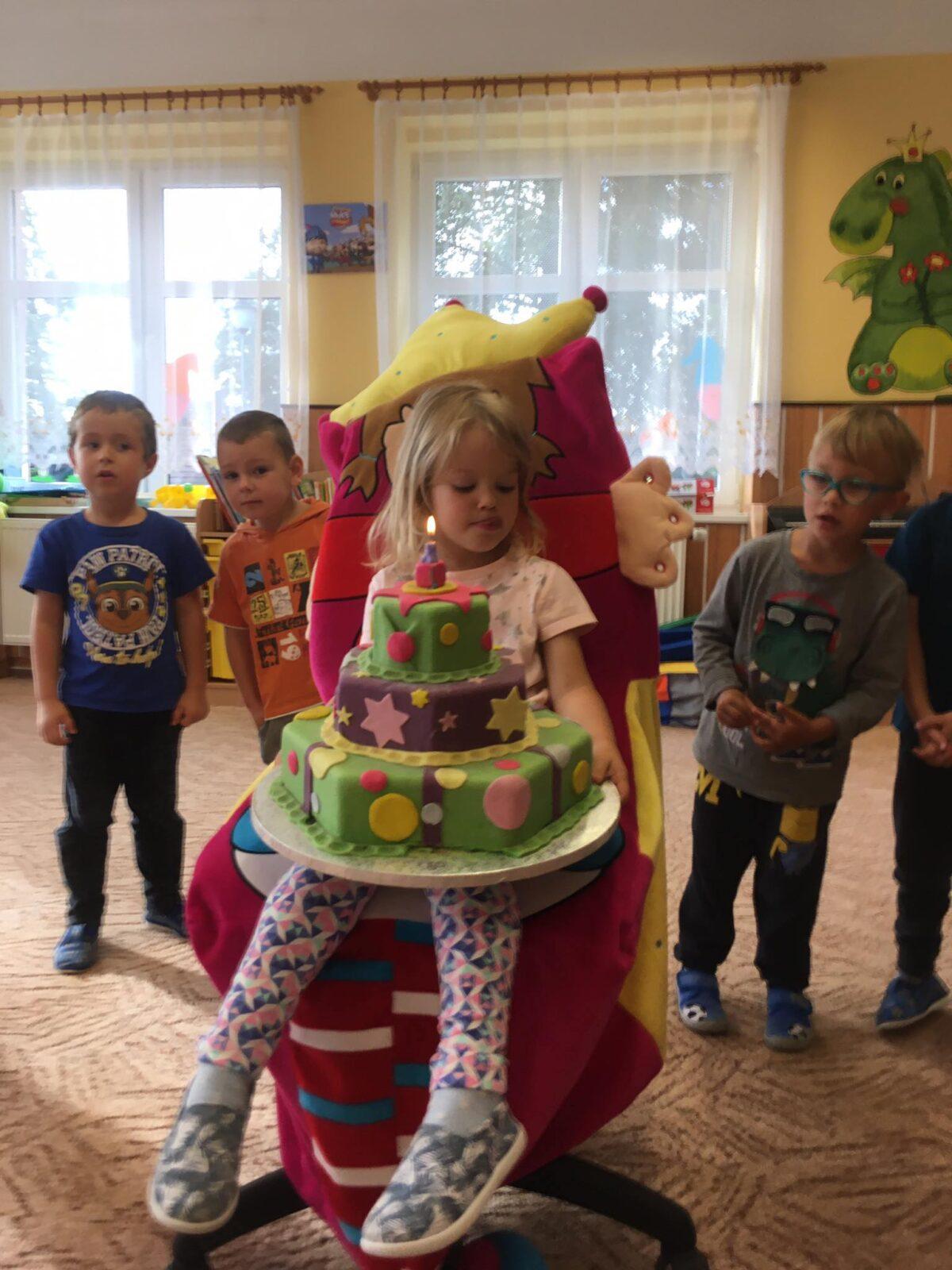 Simonka má narozeniny - 1