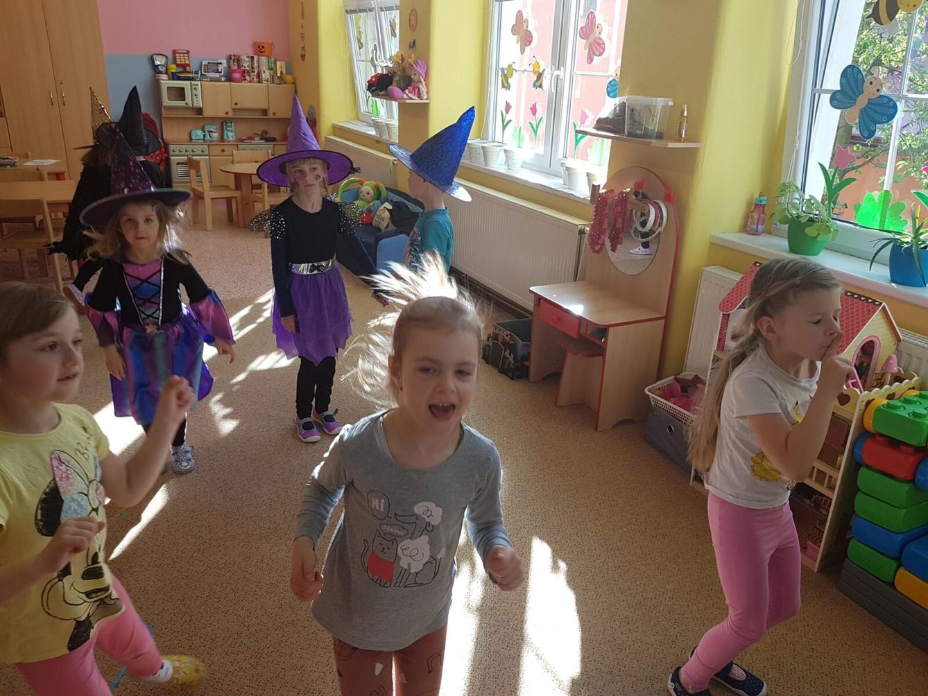 ČARODĚJNICKÝ REJ - 12