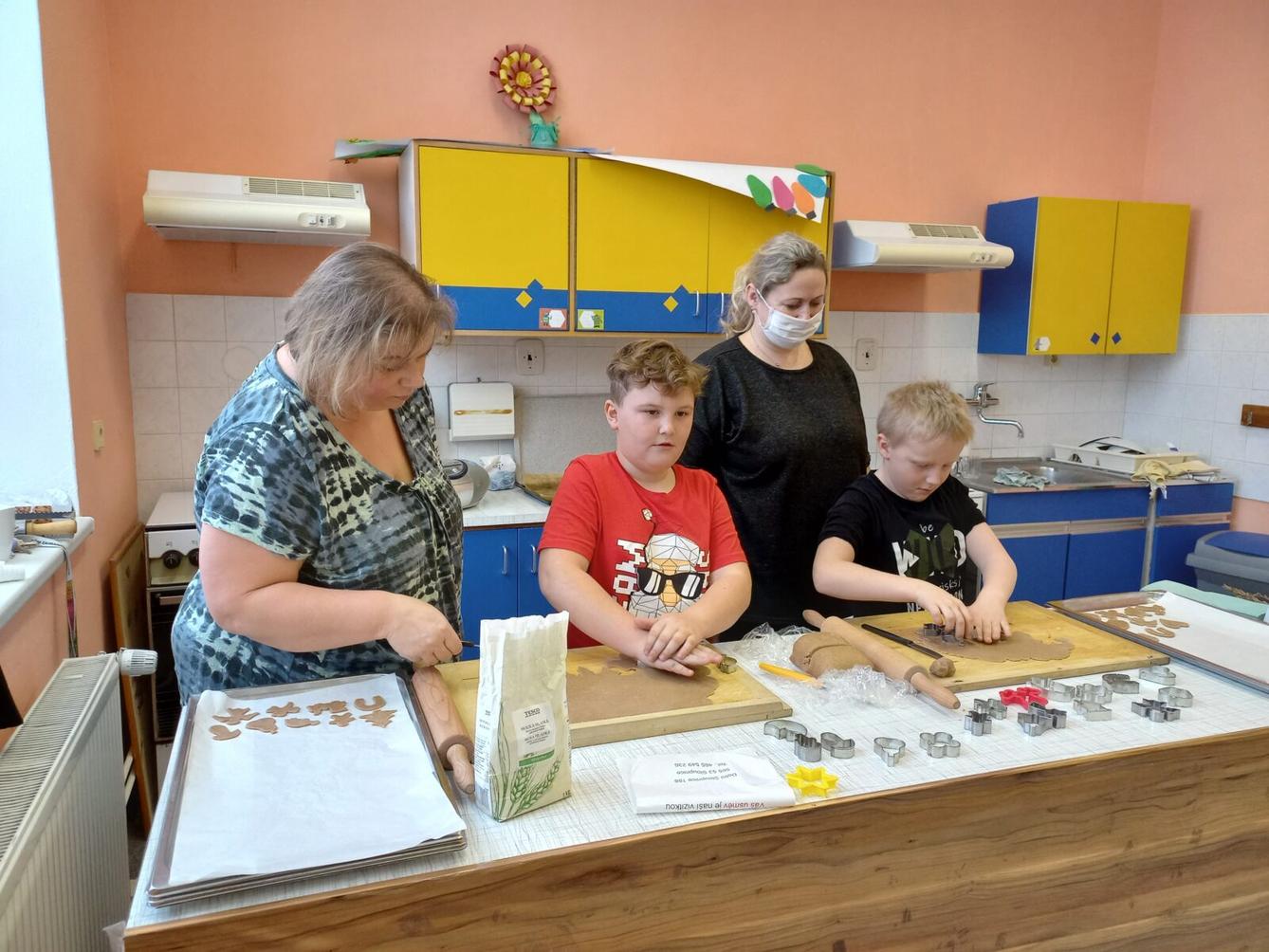 Prvňáčci pečou perníčky - 7