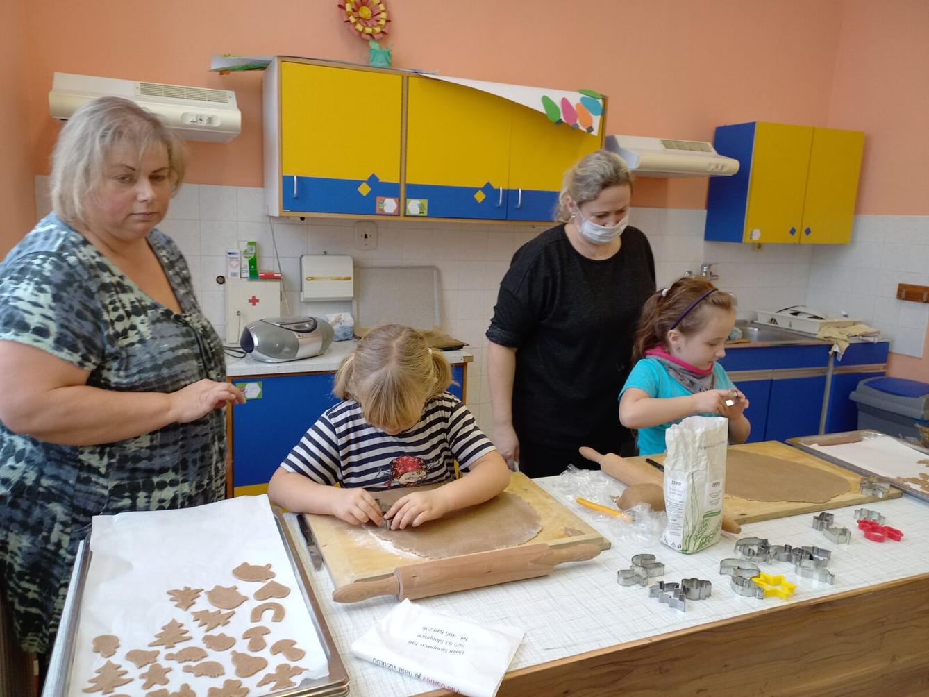 Prvňáčci pečou perníčky - 11