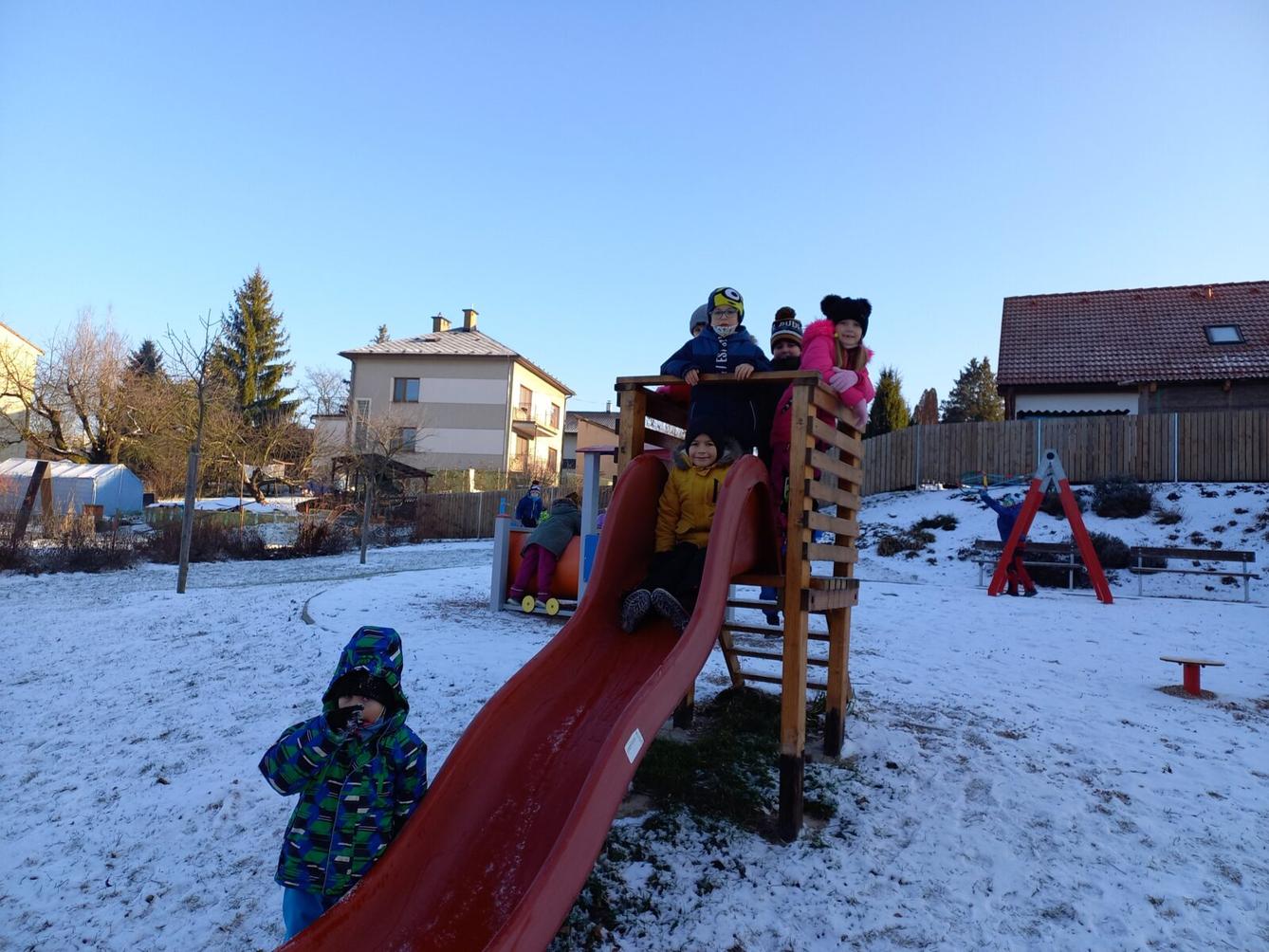 Prvňáčci - tělocvik na sněhu - 3