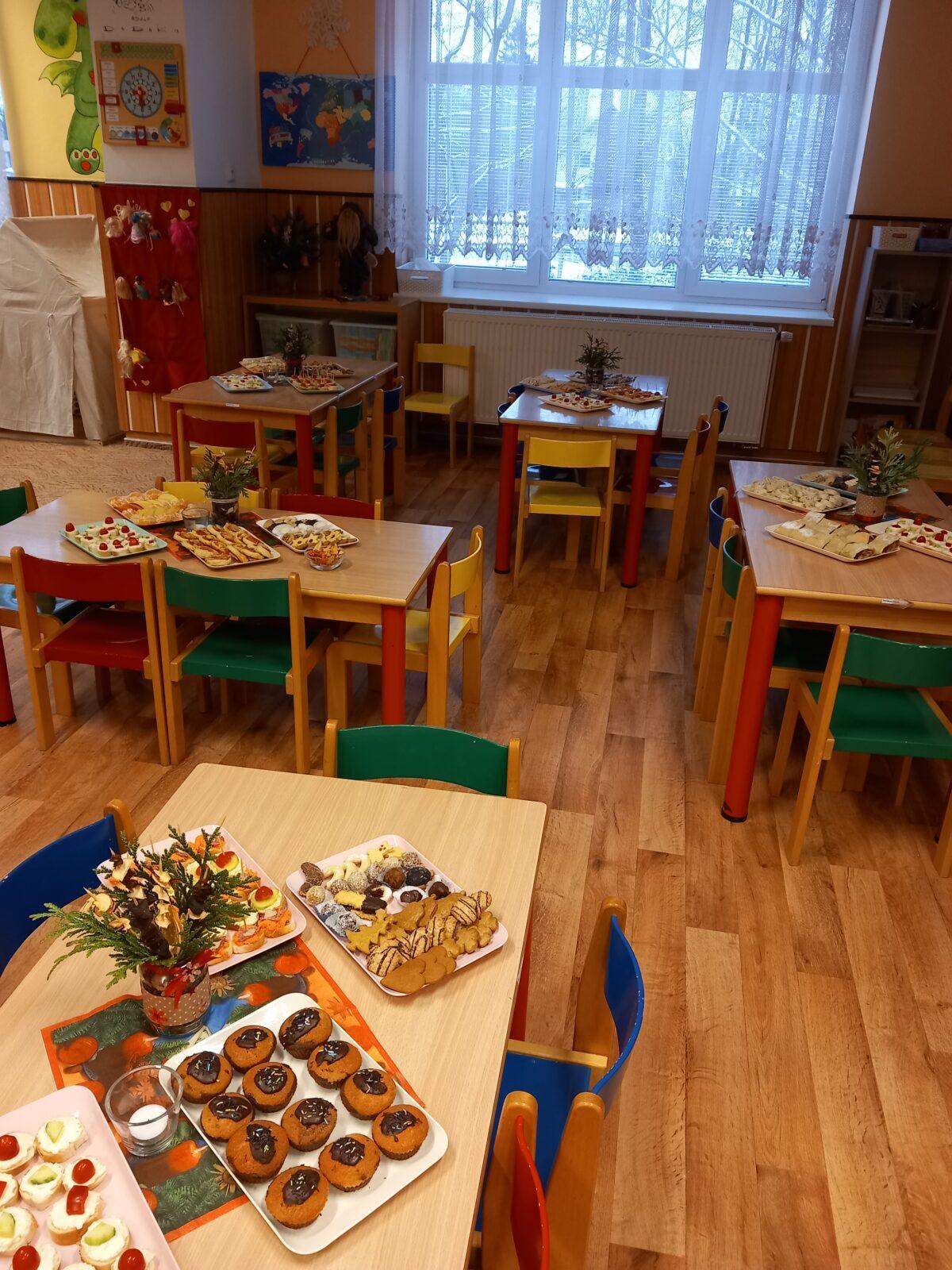 Vánoční setkání s rodiči - společné tvoření, hledání vánočního pokladu, zpívání koled, ochutnávka cukroví a punče... - 5