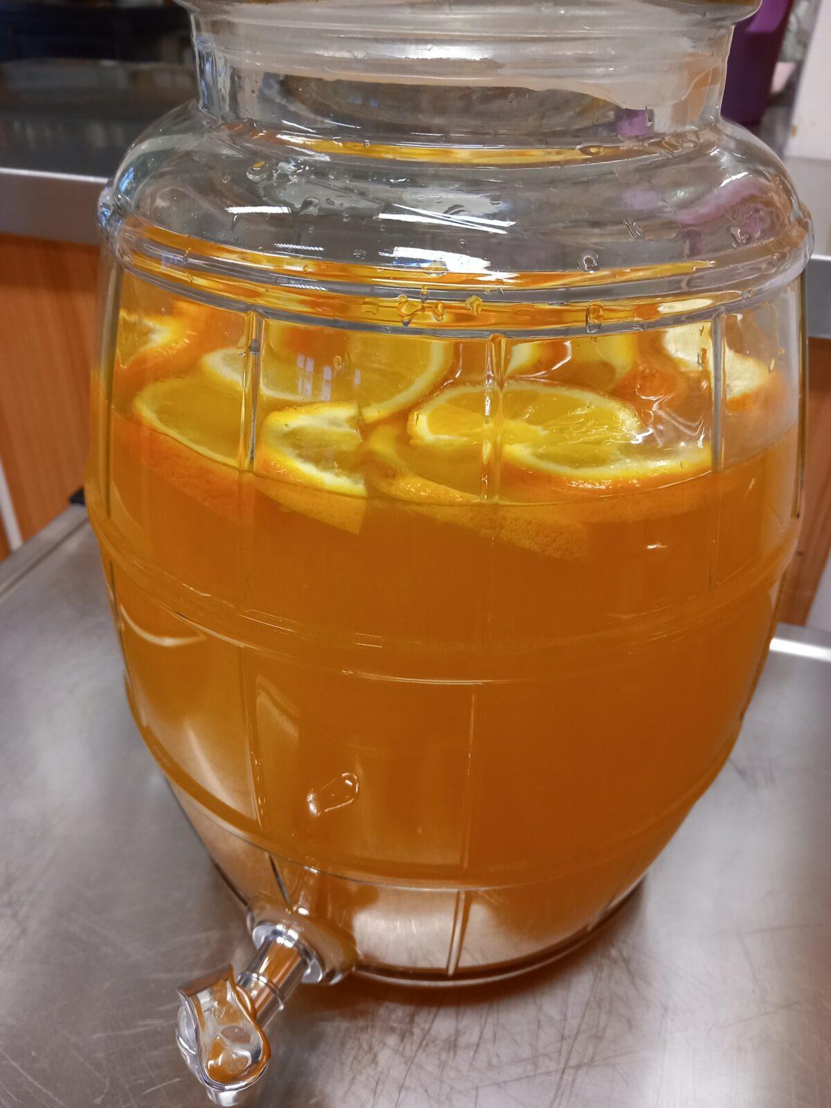 Vánoční setkání s rodiči - společné tvoření, hledání vánočního pokladu, zpívání koled, ochutnávka cukroví a punče... - 8