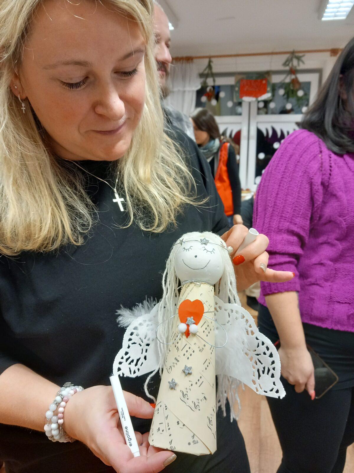 Vánoční setkání s rodiči - společné tvoření, hledání vánočního pokladu, zpívání koled, ochutnávka cukroví a punče... - 38