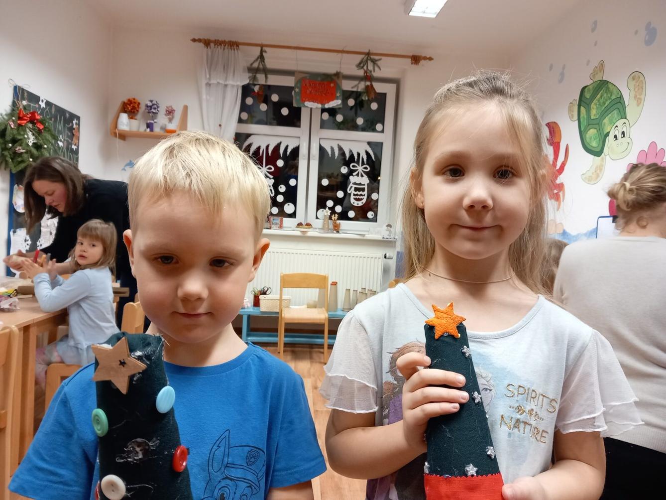 Vánoční setkání s rodiči - společné tvoření, hledání vánočního pokladu, zpívání koled, ochutnávka cukroví a punče... - 41