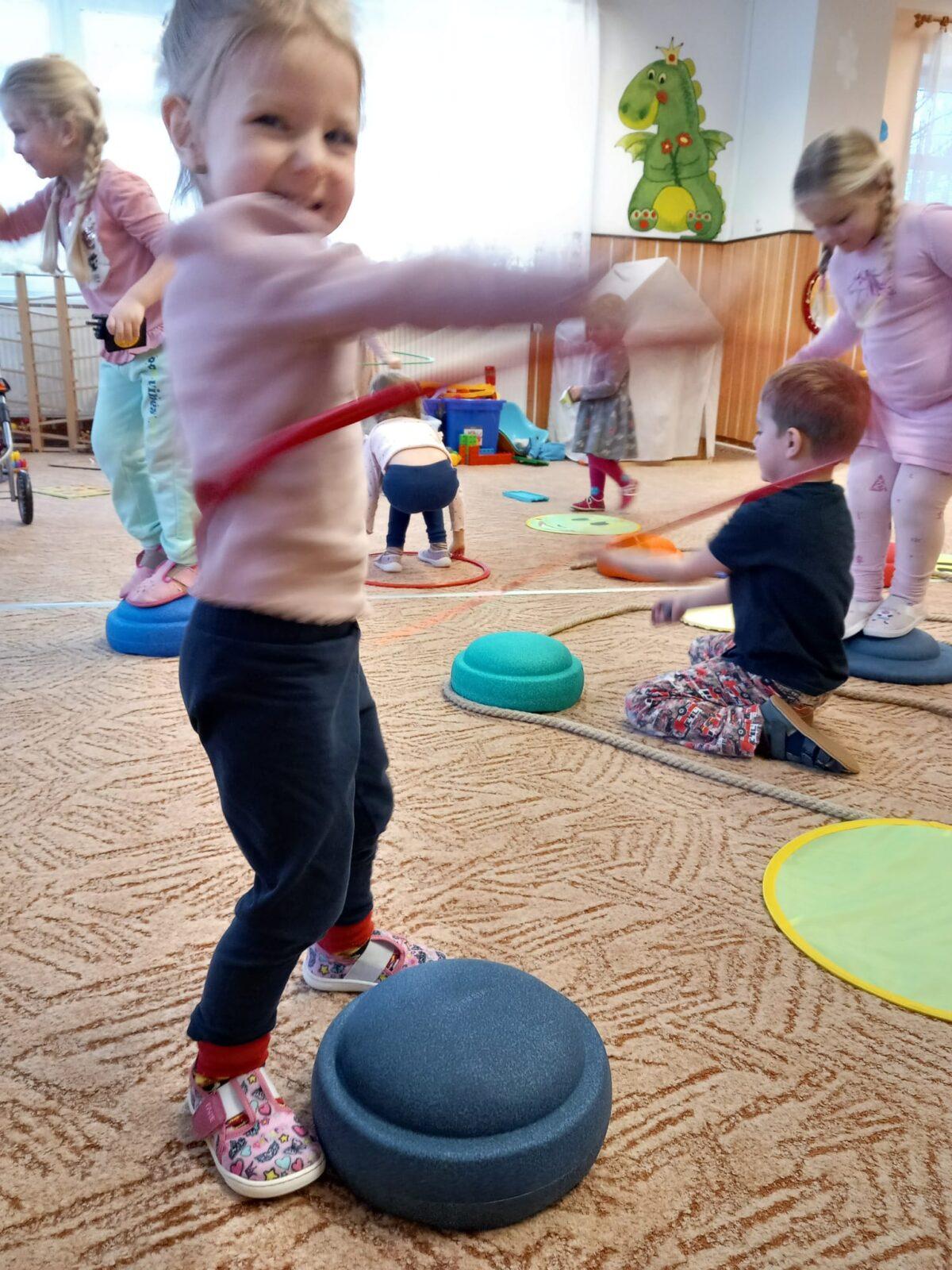 vesmír všude kolem nás - dráčci - 1