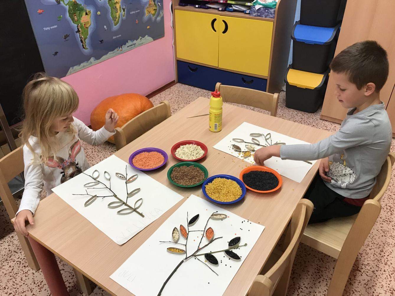 SOVIČKY: ,,LISTÍ ŽLOUTNE, POLETUJE" - 17