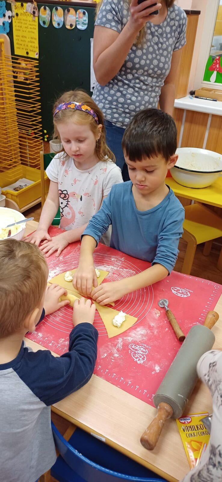 pečení svatomartinských rohlíčků - 2