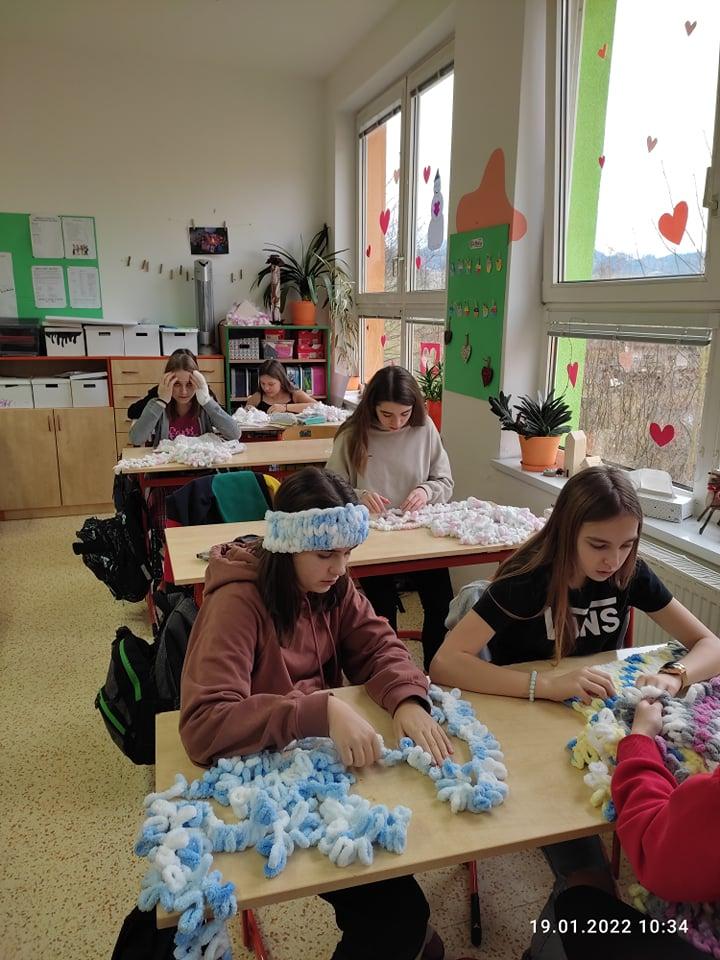 PLETEME NÁKRČNÍKY :) - 1