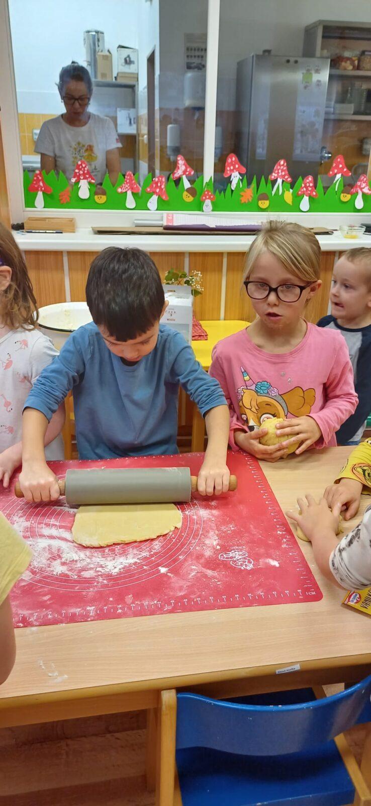 pečení svatomartinských rohlíčků - 3