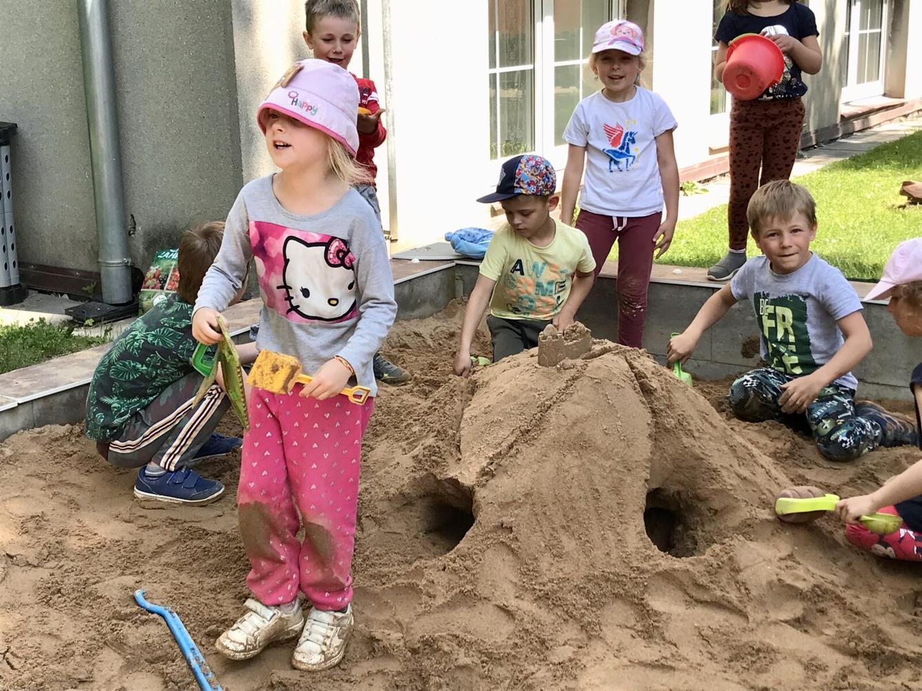 SOVIČKY: ,,DĚTI MAJÍ SVÁTEK" - 22