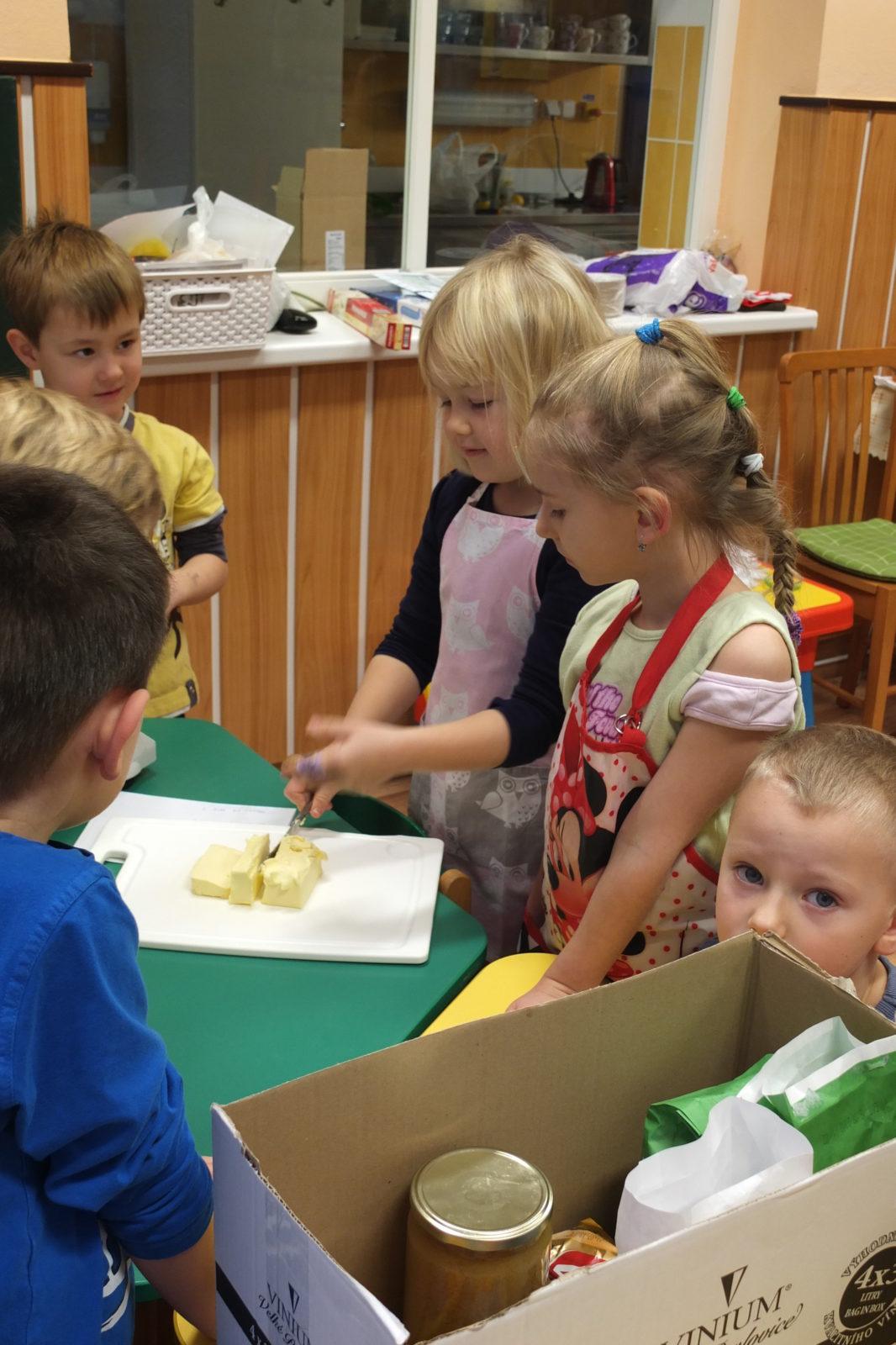 Pečení perníčků 2017 - 3