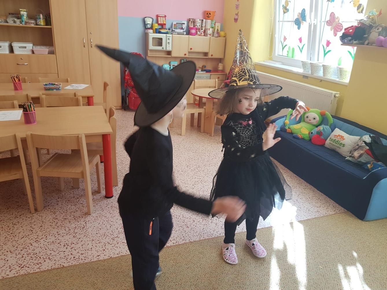 ČARODĚJNICKÝ REJ - 24