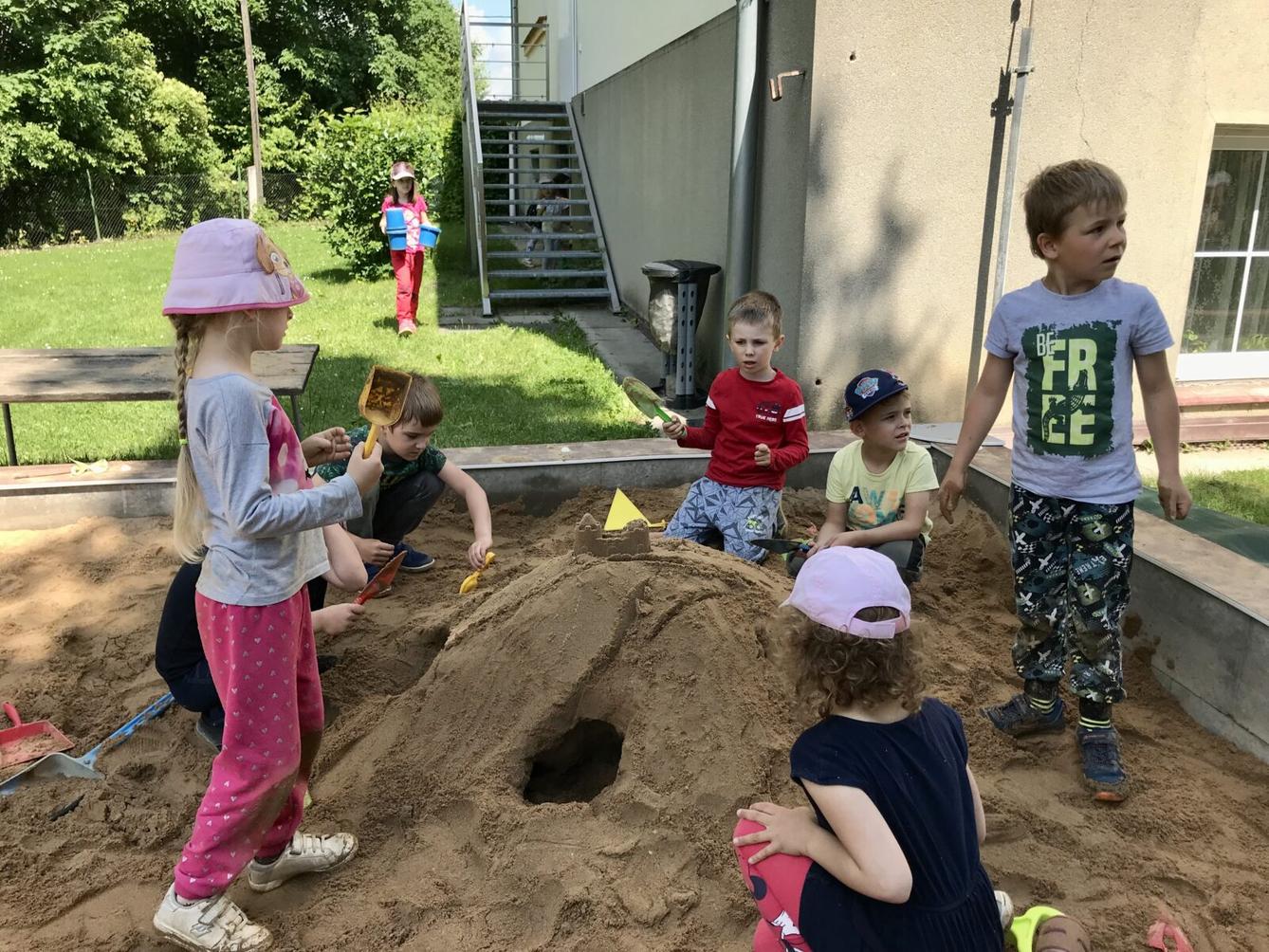 SOVIČKY: ,,DĚTI MAJÍ SVÁTEK" - 24