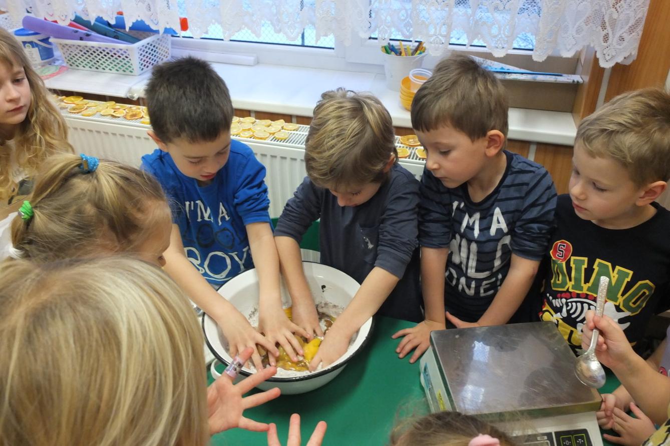 Pečení perníčků 2017 - 11