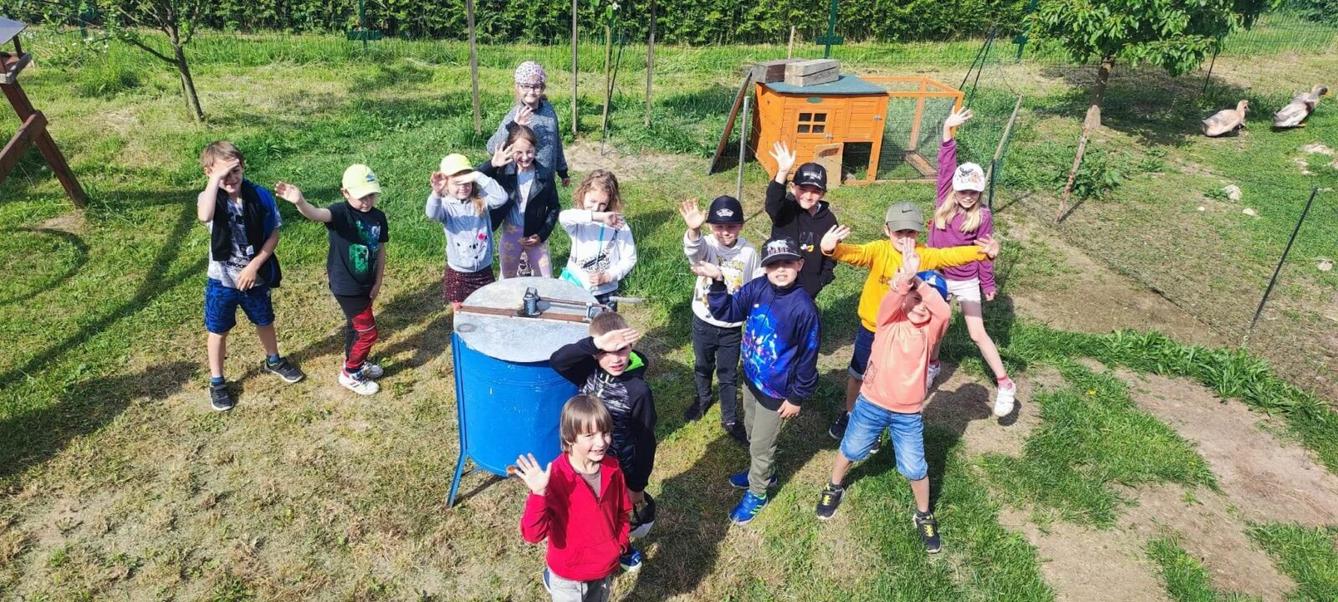 Návštěva prvňáků u včelaře - 8