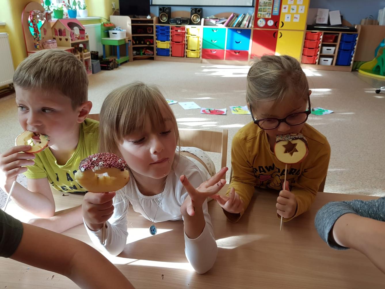 SOVIČKY: ,,ČAS JABLÍČKOVÉ VŮNĚ" - 16