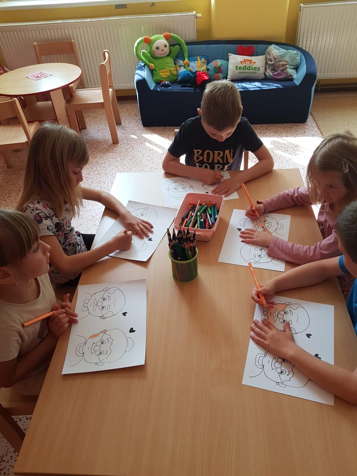 SOVIČKY: ,,MOJE MAMINKA MÁ SVÁTEK - RODINA" - 42