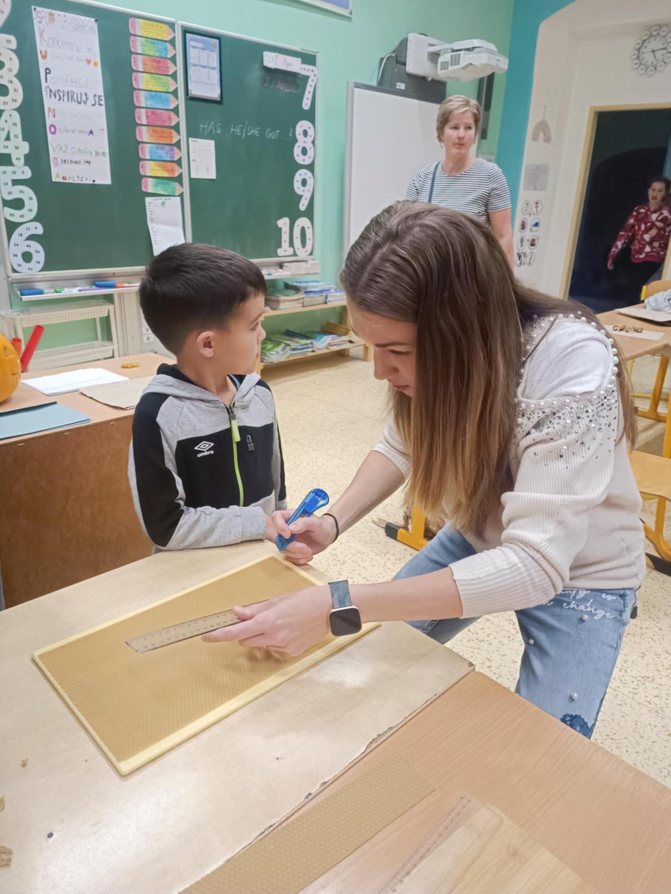 VÝROBA SVÍČEK - DRUŽINKY 1.a 2. oddělení - 17