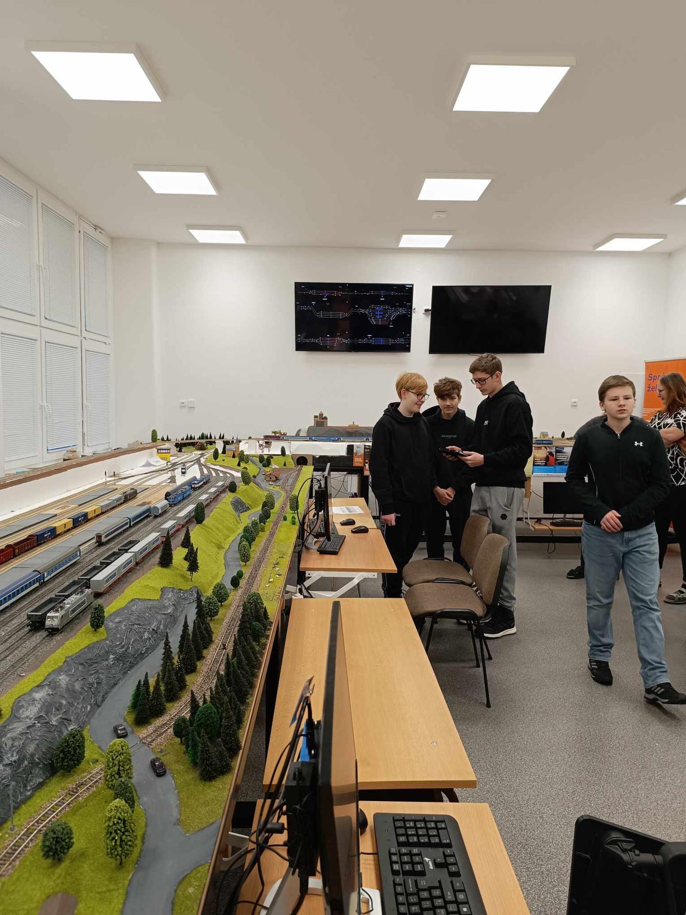 Exkurze na SŠ technické a dopravní v ČT - 5