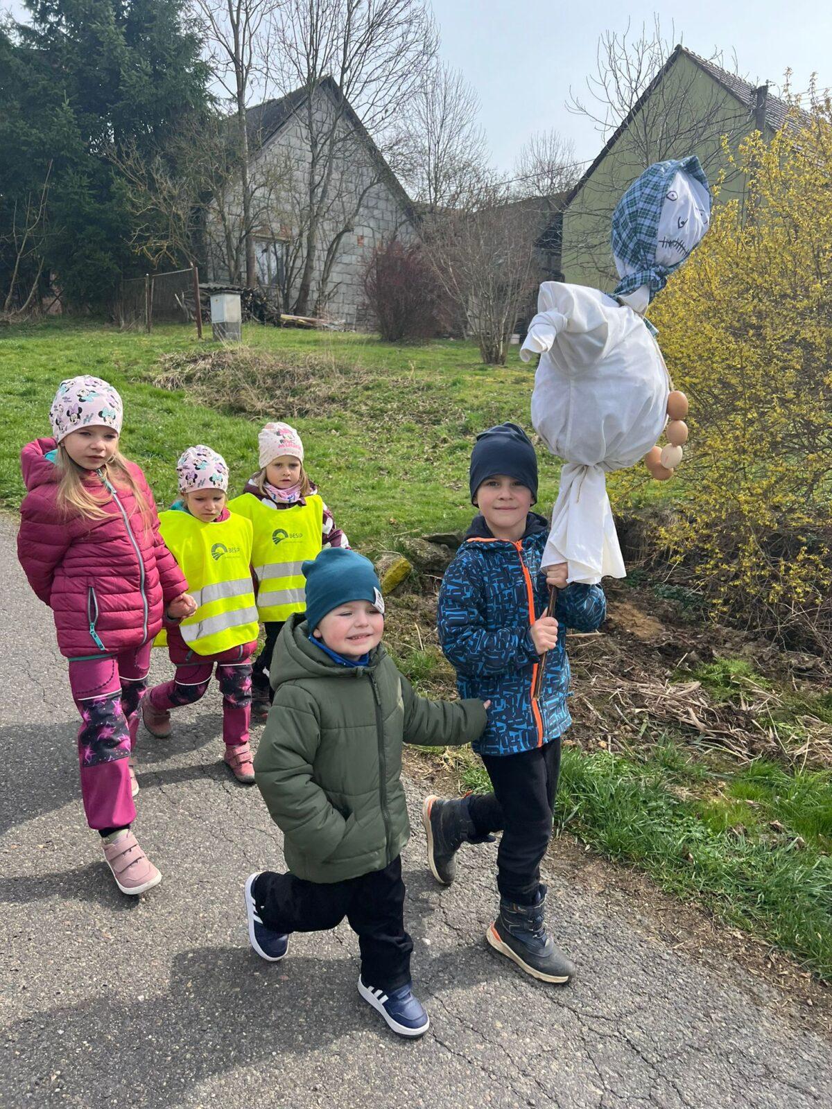 VYNÁŠENÍ  MORANY - 25