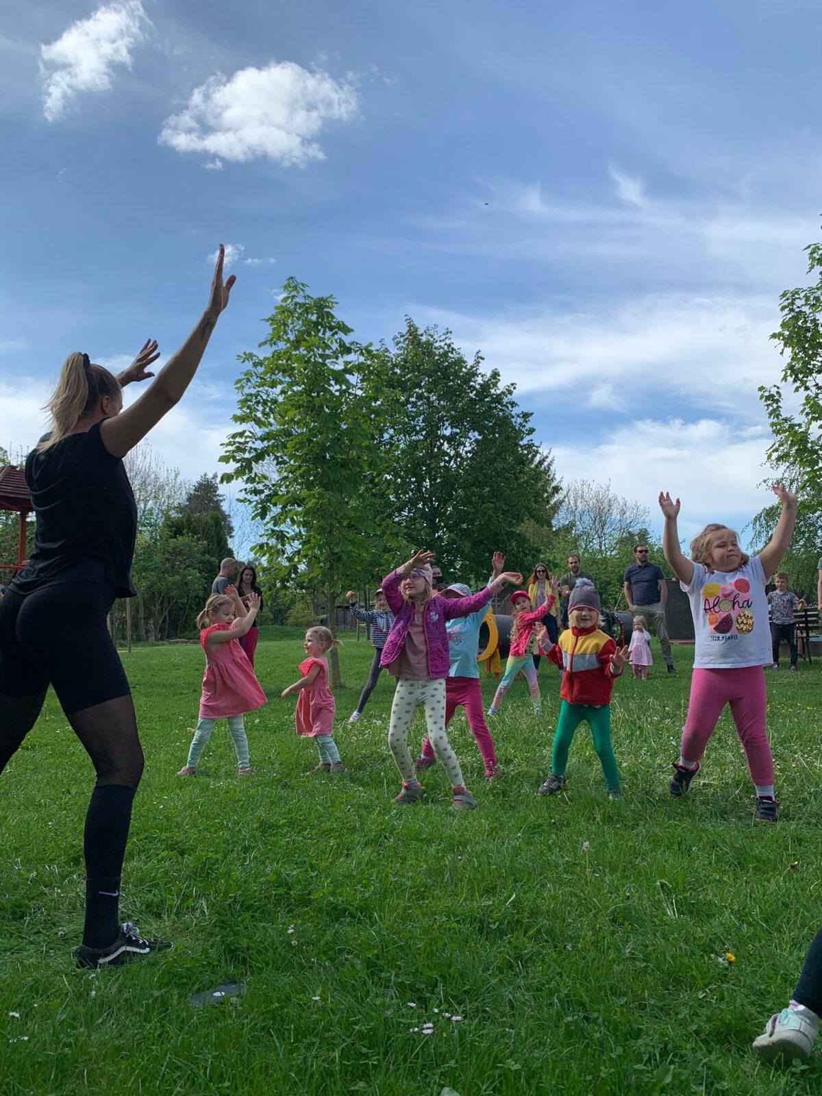 besídka pro rodiče + roztančená školka - 9