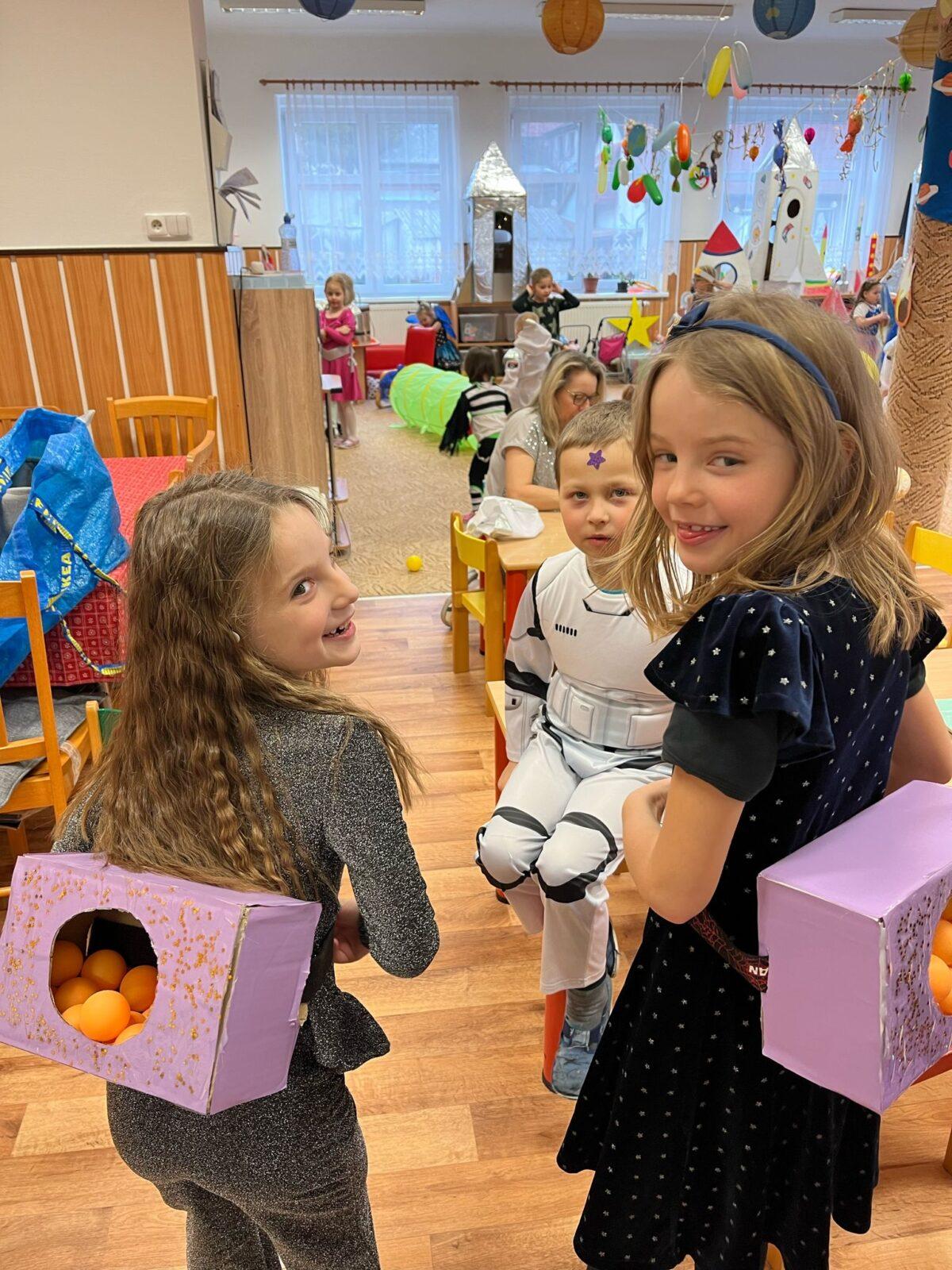 karneval na téma vesmír + přehlídka raket - 30