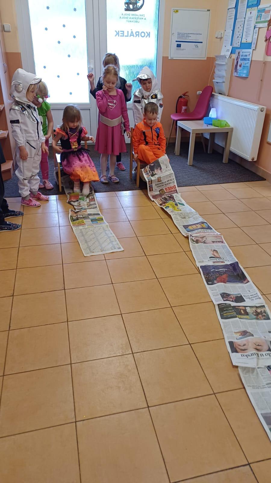 karneval na téma vesmír + přehlídka raket - 33