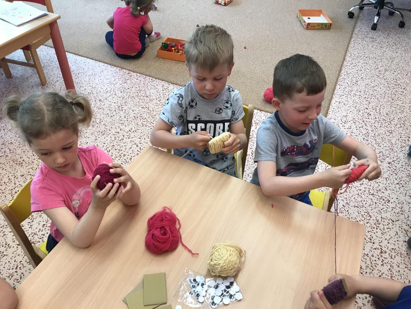 SOVIČKY: ,,DĚTI MAJÍ SVÁTEK" - 27