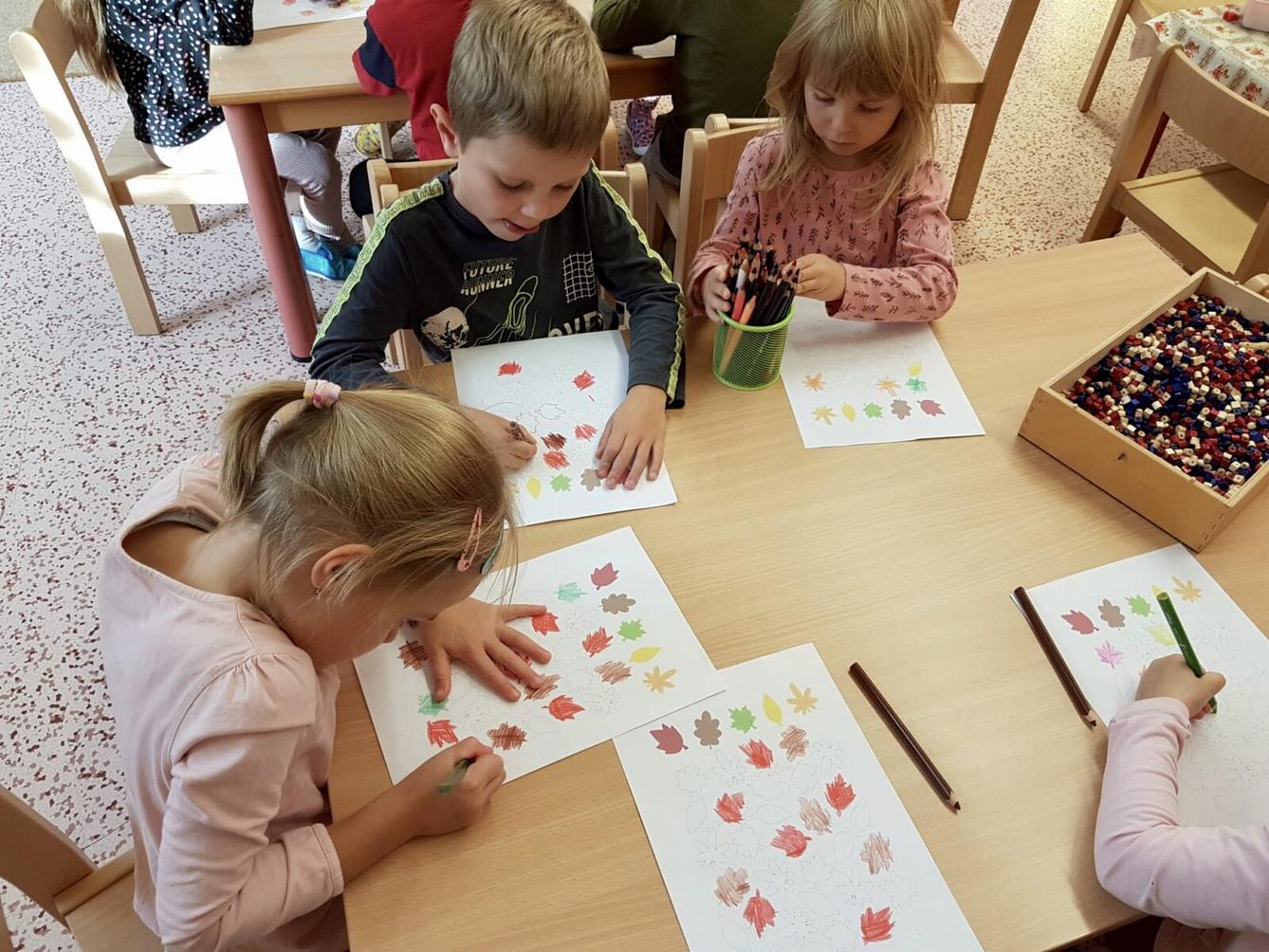 SOVIČKY: ,,LISTÍ ŽLOUTNE, POLETUJE" - 58