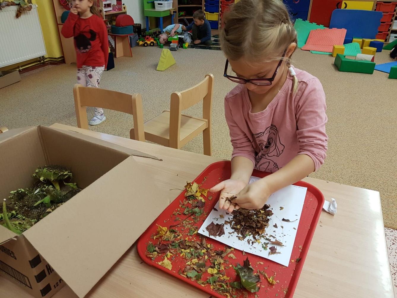 SOVIČKY: ,,LISTÍ ŽLOUTNE, POLETUJE" - 59