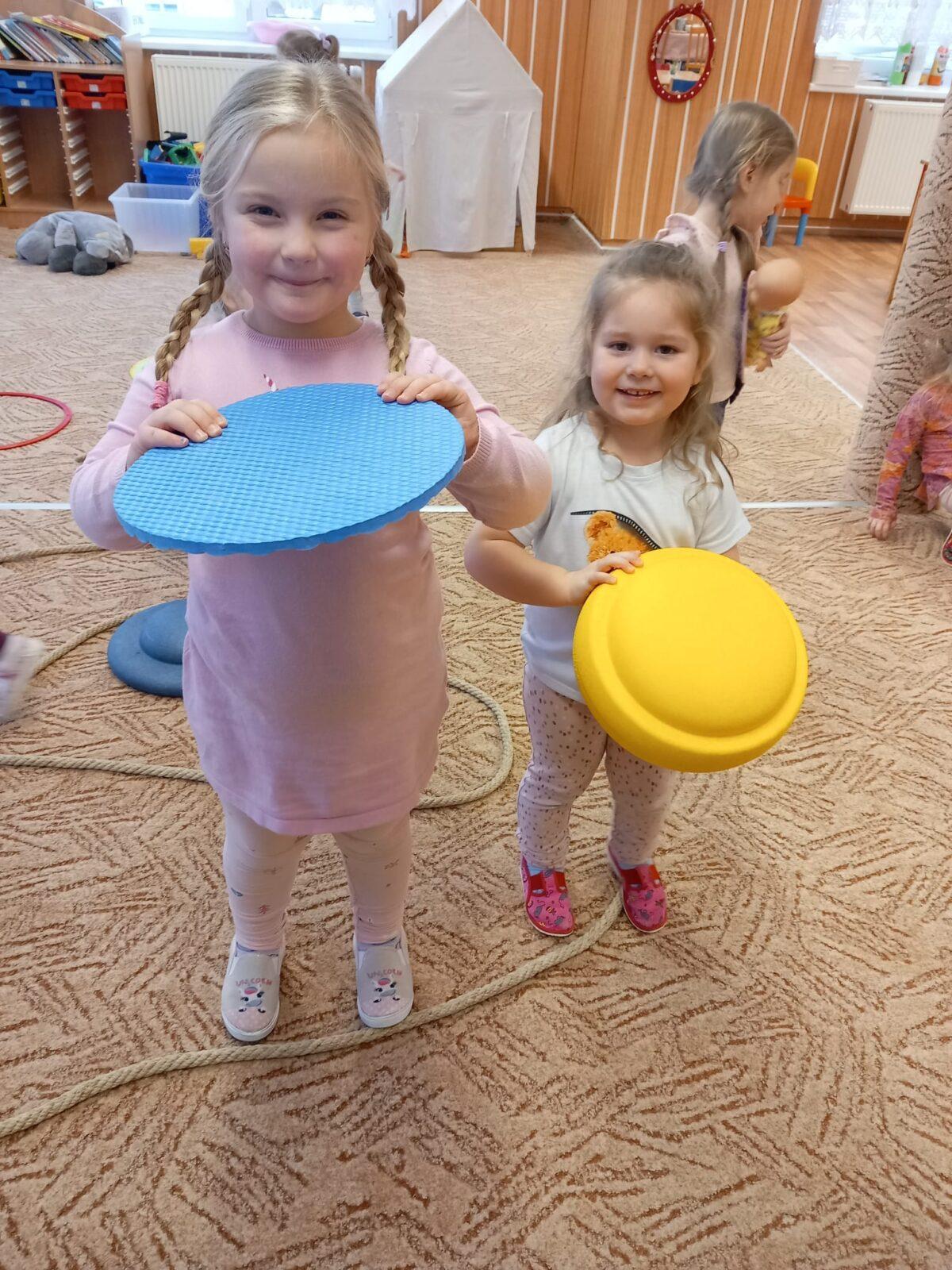 vesmír všude kolem nás - dráčci - 3