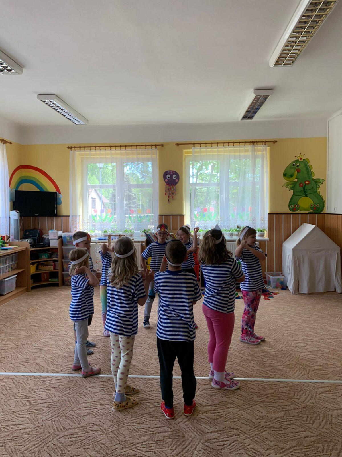 besídka pro rodiče + roztančená školka - 18