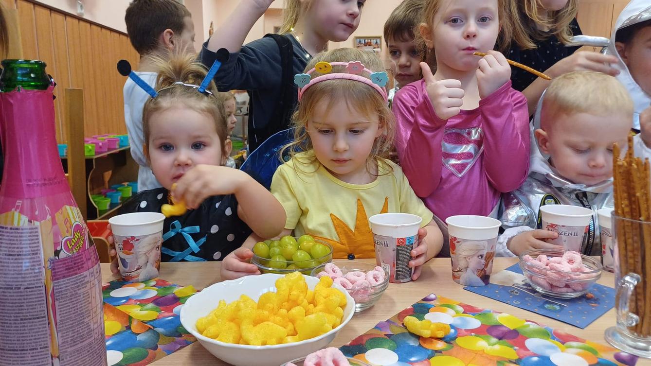 karneval na téma vesmír + přehlídka raket - 42