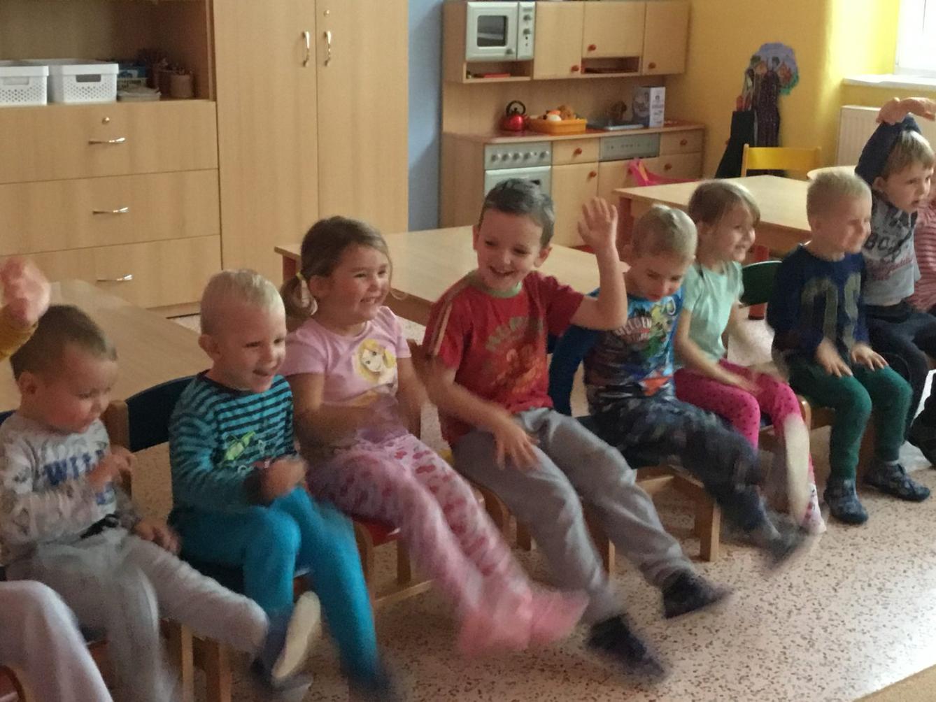 "RYTMICKÁ SHOW" v MŠ - 11