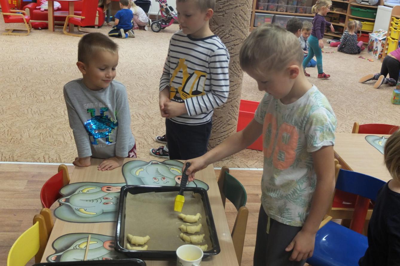 PEČENÍ SVATOMARTINSKÝCH ROHLÍČKŮ - 6