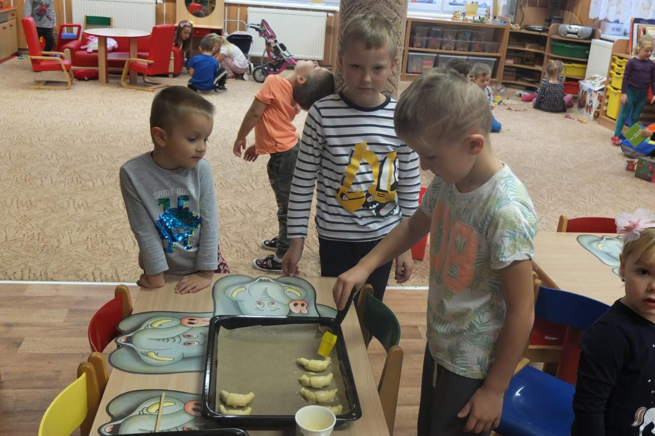 PEČENÍ SVATOMARTINSKÝCH ROHLÍČKŮ - 7