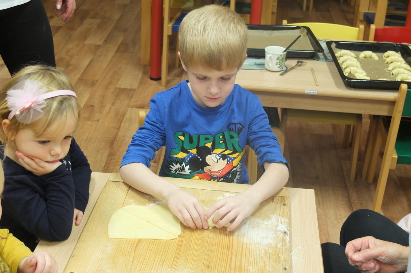 PEČENÍ SVATOMARTINSKÝCH ROHLÍČKŮ - 13