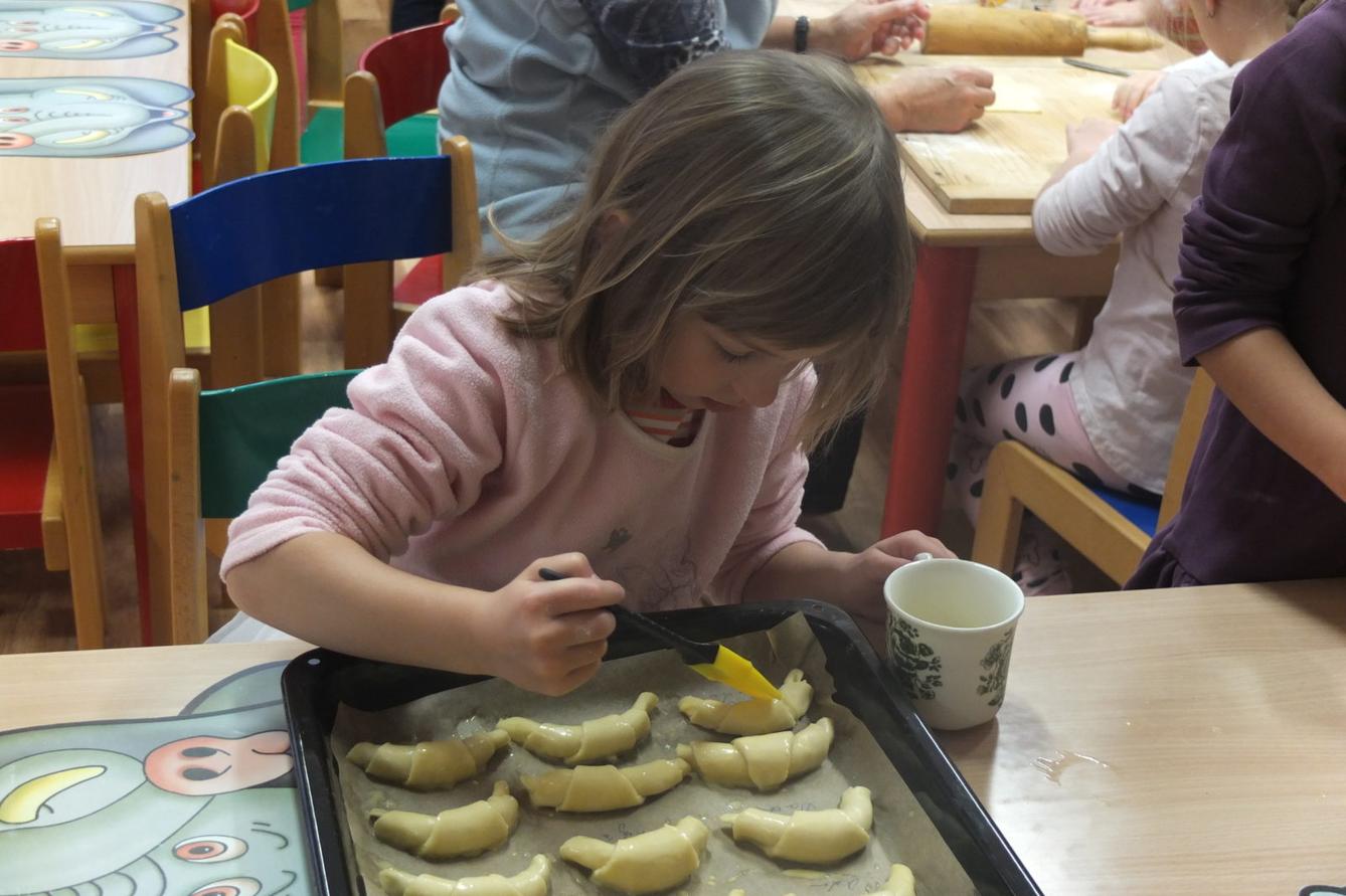 PEČENÍ SVATOMARTINSKÝCH ROHLÍČKŮ - 18