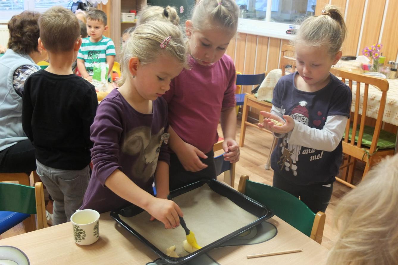 PEČENÍ SVATOMARTINSKÝCH ROHLÍČKŮ - 19