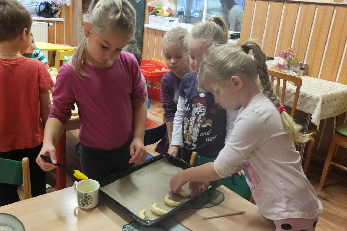 PEČENÍ SVATOMARTINSKÝCH ROHLÍČKŮ - 21