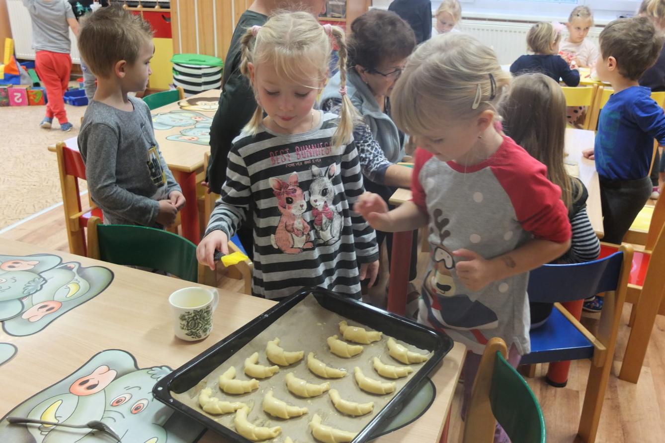 PEČENÍ SVATOMARTINSKÝCH ROHLÍČKŮ - 31