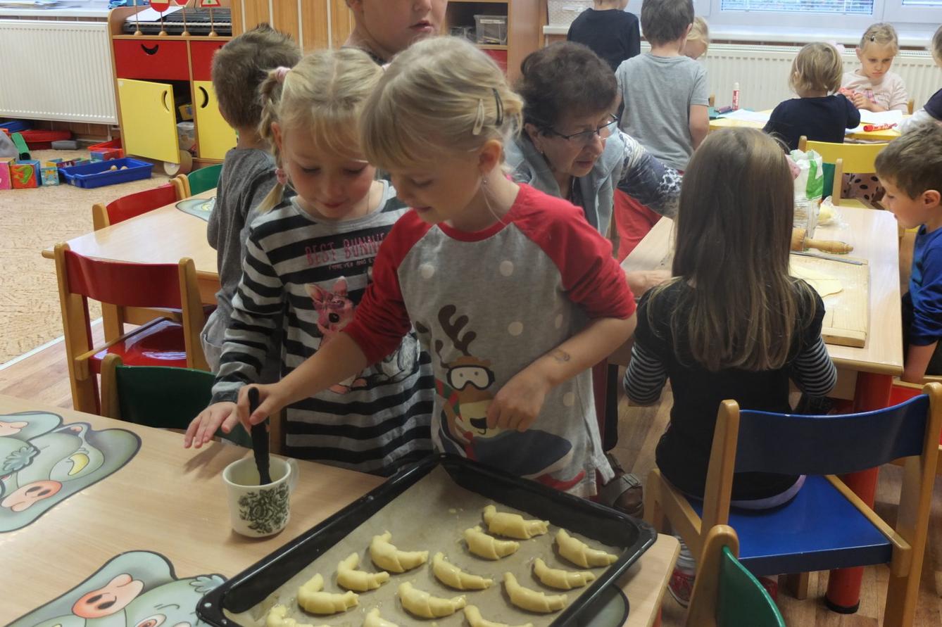 PEČENÍ SVATOMARTINSKÝCH ROHLÍČKŮ - 32