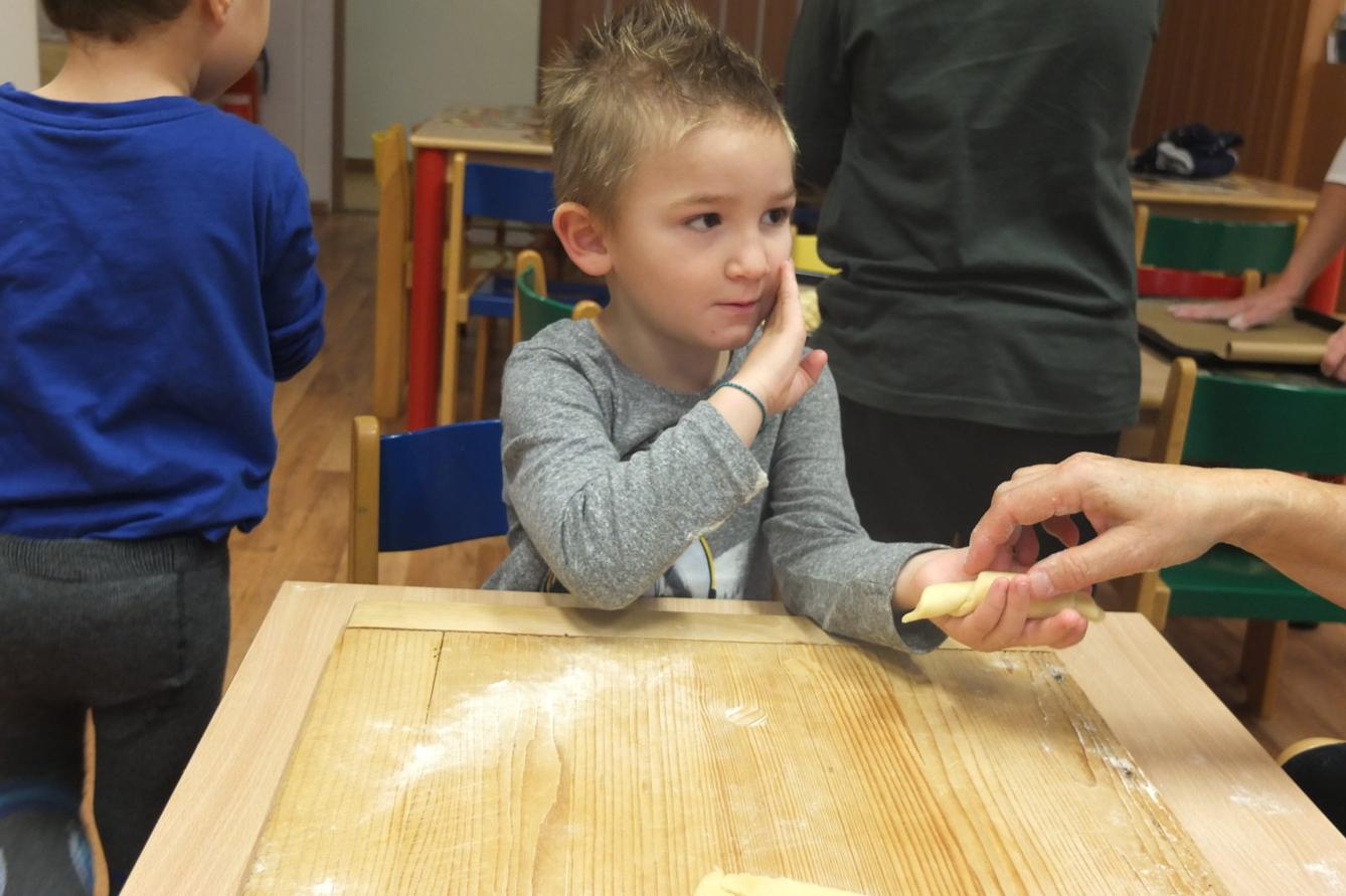 PEČENÍ SVATOMARTINSKÝCH ROHLÍČKŮ - 38