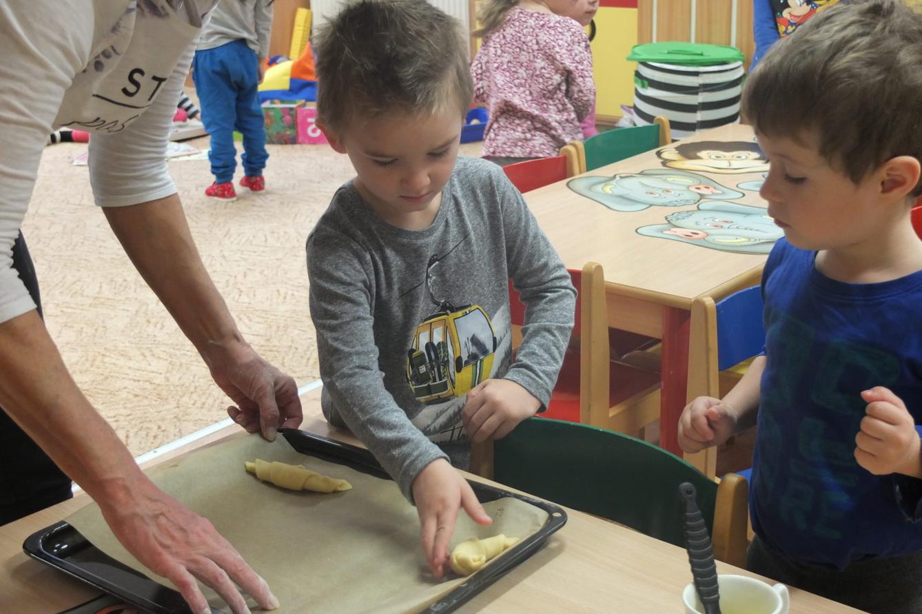 PEČENÍ SVATOMARTINSKÝCH ROHLÍČKŮ - 39