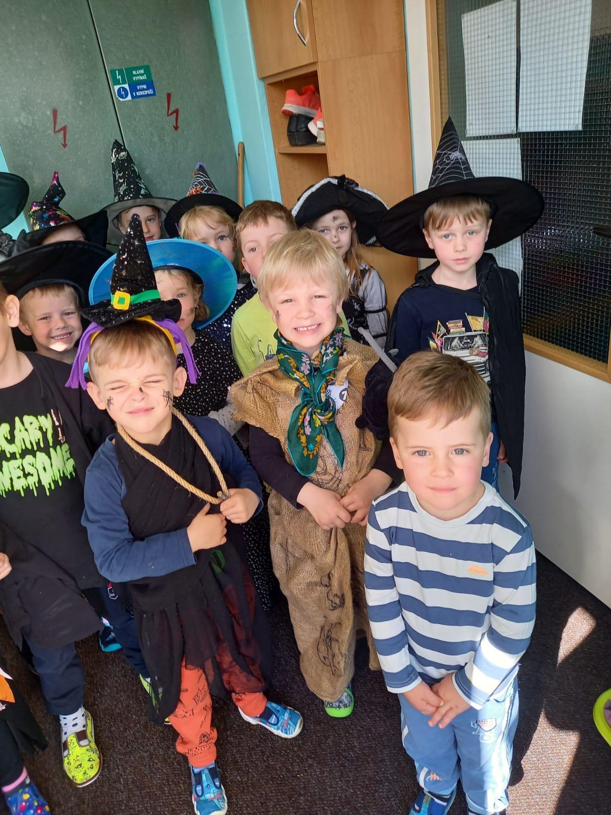 Čarodějnický rej v MŠ :-) - 17