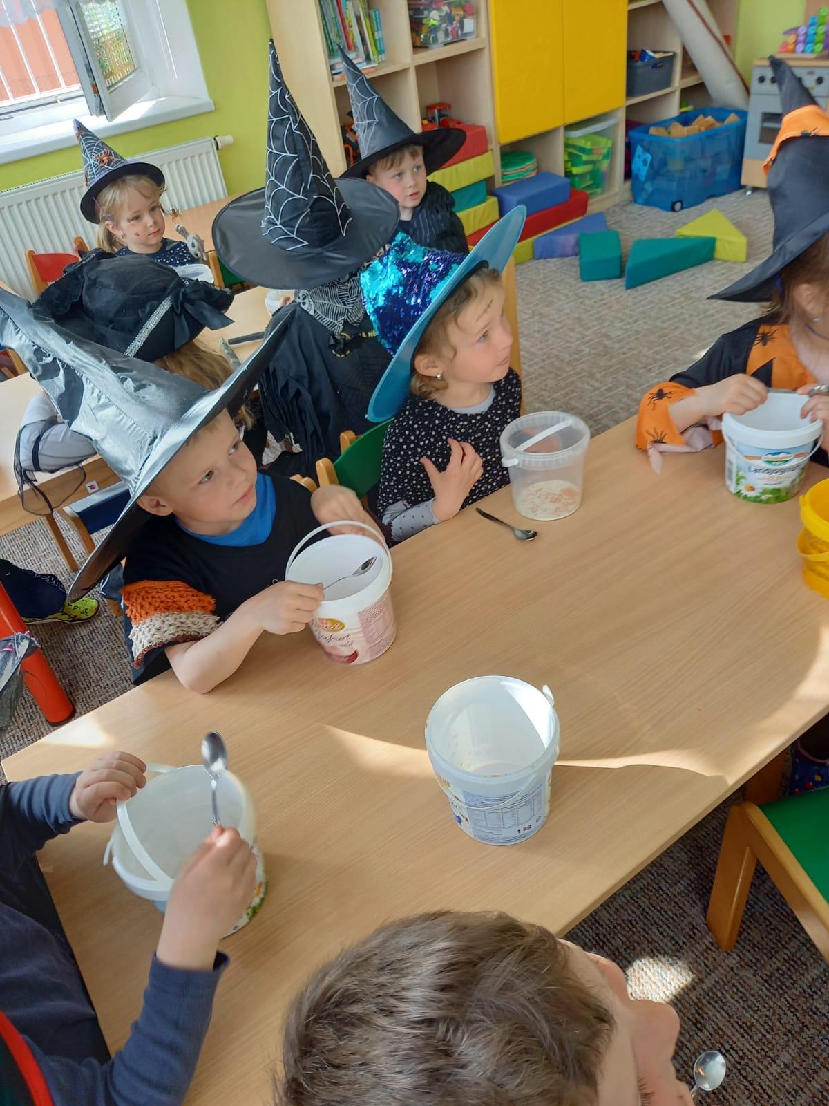 Čarodějnický rej v MŠ :-) - 33