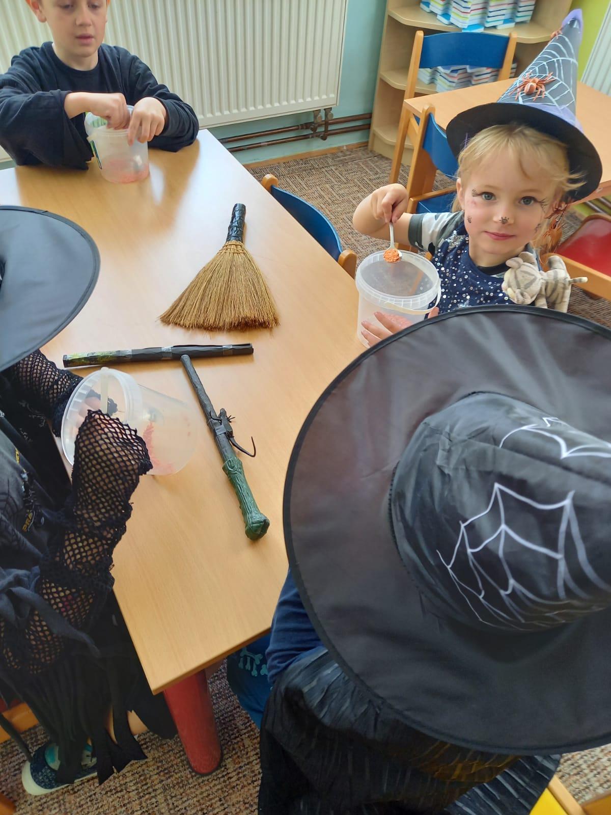 Čarodějnický rej v MŠ :-) - 42