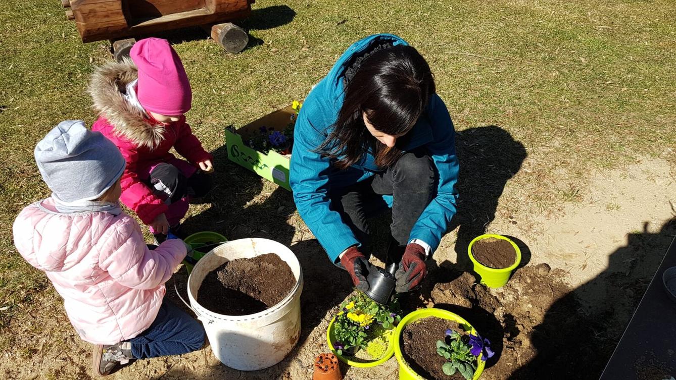 "Sázíme kytičky" :-) - 4